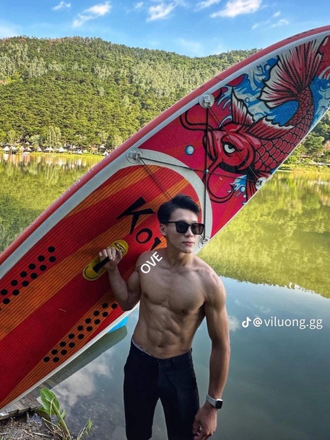 Rầm rộ đu trend 'LOVE' để flex nhẹ nhan sắc cực phẩm - Ảnh 7. Trend này đúng là thú vị!