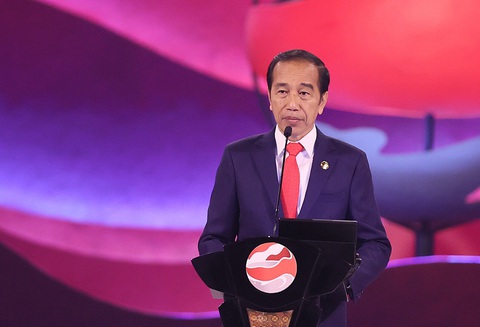 Khai mạc hội nghị cấp cao ASEAN: Khẳng định vai trò tâm điểm tăng trưởng - Ảnh 2. Tổng thống Indonesia phát biểu khai mạc hội nghị - Ảnh: D.GIANG