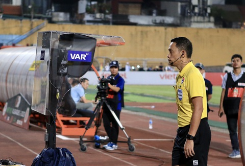 V-League 2023 - mùa giải đặc biệt trong lịch sử - Ảnh 3. FPT Play nỗ lực cùng VPF đưa VAR vào V-League 2023 - Ảnh: FPT