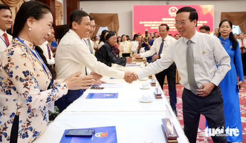 Chủ tịch nước Võ Văn Thường đến dự chương trình gặp gỡ và biểu dương các điển hình tình nguyện hè TP.HCM 30 năm - Ảnh: HỮU HẠNH Chủ tịch nước Võ Văn Thưởng đến dự chương trình gặp gỡ và biểu dương các điển hình tình nguyện hè TP.HCM 30 năm - Ảnh: HỮU HẠNH