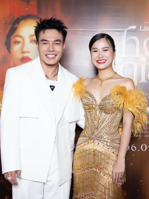 Không được mời họp báo, Lê Dương Bảo Lâm dọa ra MV cạnh tranh Lâm Vỹ Dạ - Ảnh 2. Lê Dương Bảo Lâm tranh thủ đến chúc mừng Lâm Vỹ Dạ trước giờ chạy show