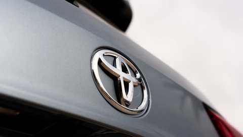 Toyota sắp phá kỷ lục sản lượng xe trong một năm, tiếp tục xây chắc ngôi vị số 1 trên toàn cầu - Ảnh 1. Toyota đang dẫn đầu cả về sản lượng và doanh số làng xe toàn cầu - Ảnh: Drive