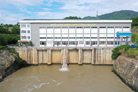 Thủy điện EVNGENCO2 đảm bảo nhiệm vụ trong mùa khô và mưa bão - Ảnh 1. Nhà máy Thủy điện Sông Ba Hạ phát điện đảm bảo an ninh năng lượng - Ảnh: Minh Lương