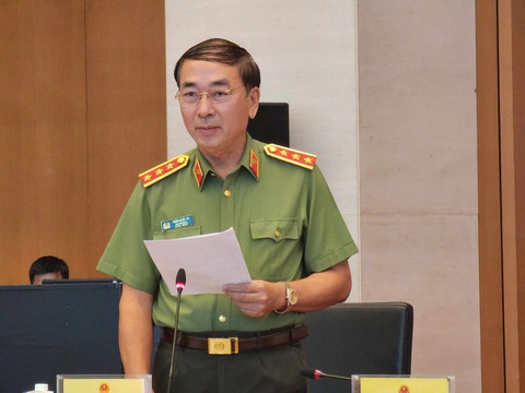 Thứ trưởng Bộ Công an: Vụ khủng bố Đắk Lắk là hệ quả quá trình không ngừng chống phá - Ảnh 1. Thượng tướng Trần Quốc Tỏ phát biểu tại phiên họp - Ảnh: GIA HÂN
