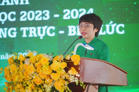 VPBank tài trợ 150 tỉ xây trường học ở Long An - Ảnh 1. Đại diện VPBank phát biểu tại lễ khánh thành bàn giao công trình Trường trung học phổ thông Nguyễn Trung Trực - Bến Lức - Ảnh: VPB