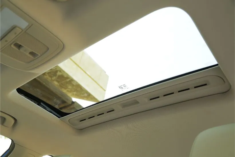 Tin tức giá xe: MG5 số sàn giá dự kiến từ 350 triệu, 'lấn sân' cả xe hạng A - Ảnh 6. Nội thất vẫn chưa được tiết lộ. Còn khoang cabin của MG5 thế hệ thứ 2 ở Trung Quốc được trang bị vô-lăng dạng D-Cut tích hợp đầy đủ các phím chức năng. Bản số sàn được bố trí ghế nỉ, có thể chỉnh tay 4 hướng. Hệ thống giải trí hiển thị trên màn hình 8 inch, kết nối Apple Carplay/Android Auto, đi cùng dàn âm thanh đầu ra 4 loa - Ảnh: MG