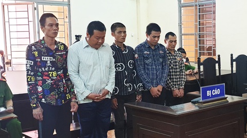 5 người hành hạ dã man 2 ngư dân như thời trung cổ lãnh 26 năm ba tháng tù - Ảnh 2. 5 người hành hạ hai ngư dân trên biển phải lãnh 26 năm 3 tháng tù giam - Ảnh: THANH HUYỀN
