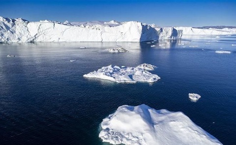 Băng trôi trên Vịnh Disko ở Ilulissat, Greenland, ngày 30/6/2022. (Ảnh: AFP/TTXVN) Băng trôi trên vịnh Disko ở Ilulissat, Greenland, ngày 30-6-2022 - Ảnh: AFP