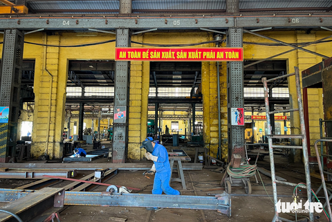 Toàn cảnh depot xe lửa cổ nhất Đông Dương được đề xuất di dời - Ảnh 6. Nhà máy xe lửa Dĩ An có chức năng sửa chữa và đóng mới toa xe các loại, sản xuất phụ tùng toa xe và các sản phẩm cơ khí khác. Vào năm 2016, các đơn vị vận tải đường sắt Sài Gòn đã đề xuất thí điểm đóng mới toa xe chất lượng cao tại đây. Từ thành công bước đầu, hàng chục toa tàu do chính tay kỹ sư Việt Nam đóng đã ra đời, đường sắt Việt Nam từ đó đến nay không còn phải đi nhập khẩu toa tàu ở nước ngoài