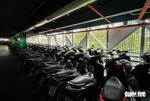 Hơn 650 xe máy ‘đóng bụi’ ở sân bay Tân Sơn Nhất, có chiếc 7 năm rồi chưa ai lấy - Ảnh 3. Công ty CP đầu tư TCP cho biết diện tích bãi xe hiện nay khoảng hơn 70.000m2, sử dụng giữ xe và diện tích bố trí tạo cảnh quan môi trường, sân, đường, thảm cỏ...
