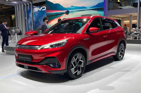 Đã đến lúc các hãng xe quốc tế cần nhìn nhận nghiêm túc mối đe dọa từ xe Trung Quốc - Ảnh 2. BYD giờ là "vua xe điện hóa" trên toàn cầu mà đối thủ có thể bám đuổi họ chỉ có một và cũng không phải là một hãng xe "truyền thống": Tesla - Ảnh: Autocar