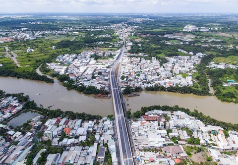 Tin tức sáng 8-9: Mô tô, ô tô bắt buộc phải mua bảo hiểm; Hôm nay cầu Long Kiểng, Nhà Bè thông xe - Ảnh 1. Toàn cảnh cầu Long Kiểng (nối 2 xã Phước Kiển và Nhơn Đức, huyện Nhà Bè) - Ảnh: CHÂU TUẤN