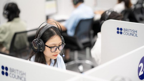 Điểm IELTS của thí sinh Việt Nam ra sao so với các nước? - Ảnh 2. Thi IELTS trên máy tính - Ảnh: www.britishcouncil.vn