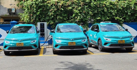 Bộ Tài chính bác đề xuất hỗ trợ 1.000 USD cho người mua ô tô điện - Ảnh 1. Bộ Tài chính bác đề xuất ngân sách hỗ trợ tiền cho người mua ô tô điện - Ảnh: TUẤN PHÙNG
