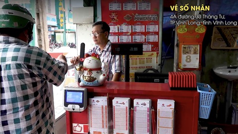 U60 thành công với mô hình kinh doanh xổ số kết hợp quán cà phê - Ảnh 2. Điểm bán của ông Nhân trở thành địa điểm giải trí của nhiều người