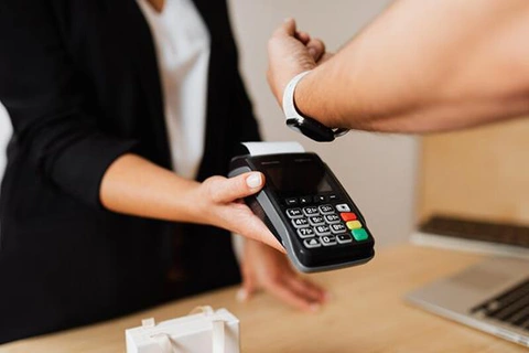 Nhân viên thu ngân và 5 kỹ năng quan trọng cần có khi theo nghề - Ảnh 3. Kỹ năng sử dụng các thiết bị thu tiền - Ảnh: Internet