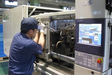 Công nghệ 10, Công nhân có kĩ năng vận hành máy móc