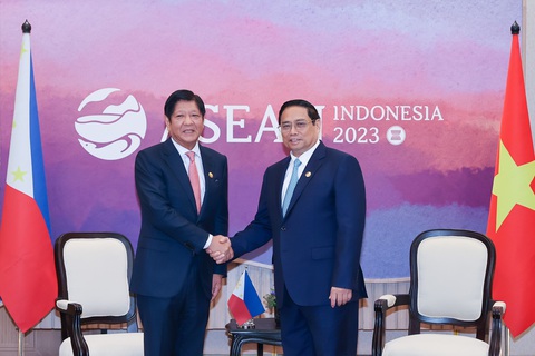 Philippines đồng thuận ký hợp tác thương mại gạo, hỗ trợ Việt Nam gỡ thẻ vàng IUU - Ảnh 1. Thủ tướng Phạm Minh Chính hội kiến với Tổng thống Philippines Ferdinand Romualdez Marcos Jr - Ảnh: N.BẮC