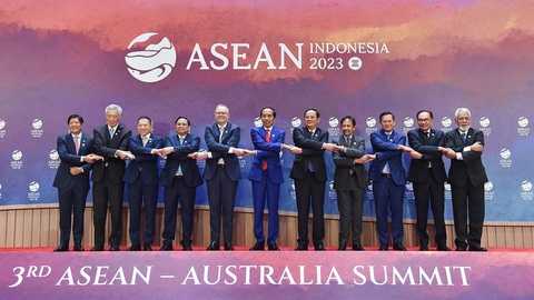 ASEAN và các đối tác hướng đến hợp tác vì hòa bình, ổn định và phát triển thịnh vượng - Ảnh 1. Thủ tướng Úc Anthony Albanese (thứ 5 từ trái qua) khẳng định luôn coi trọng ASEAN - Ảnh: TUẤN ANH