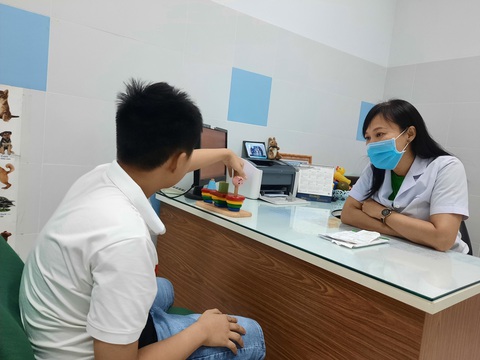 Từ nay đến năm 2025, TP sẽ thí điểm mở các phòng tham vấn tâm lý có chuyên viên tâm lý chuyên trách tại các trường học - Ảnh: THU HIẾN Từ nay đến năm 2025, TP.HCM sẽ thí điểm mở các phòng tham vấn tâm lý có chuyên viên tâm lý chuyên trách tại các trường học - Ảnh: THU HIẾN