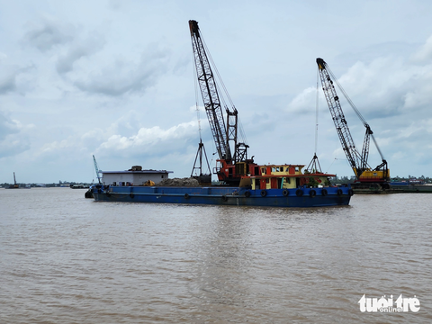 An Giang khẩn trương thực hiện kết luận Thanh tra Chính phủ - Ảnh 2. Hàng loạt giấy phép khai thác cát đã bị UBND tỉnh An Giang thu hồi theo kết luận của Thanh tra Chính phủ - Ảnh: BỬU ĐẤU