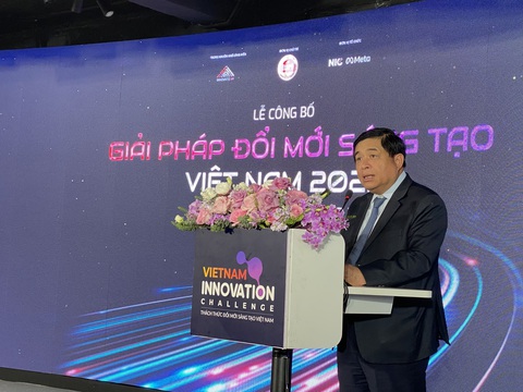 Năng lực sáng tạo của người Việt vô cùng lớn - Ảnh 1. Bộ trưởng Bộ Kế hoạch và Đầu tư Nguyễn Chí Dũng phát biểu tại Lễ công bố Giải pháp đổi mới sáng tạo Việt Nam 2023 - Ảnh: B.NGỌC