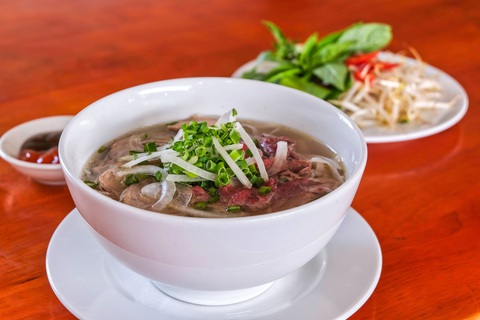 Phở Hotel Majestic Saigon - Ảnh do khách sạn cung cấp Phở Hotel Majestic Saigon - Ảnh do khách sạn cung cấp