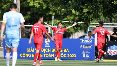 Sắc màu giải bóng đá công nhân toàn quốc 2023 - Ảnh 1. Cầu thủ công nhân háo hức với ngày hội bóng đá toàn quốc lần đầu được tổ chức - Ảnh: NGUYÊN KHÔI