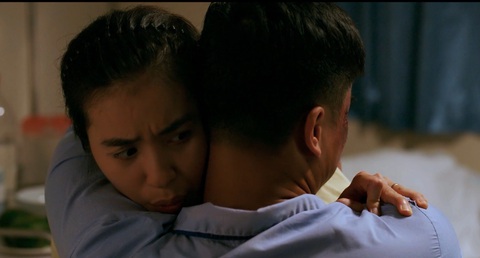 Vợ chông Hoài và Hiếu trong phim Làng trong phố - Ảnh: ĐPCC Vợ chồng Hoài và Hiếu trong phim Làng trong phố - Ảnh: ĐPCC