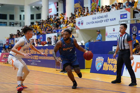 ‘Em út’ VBA quyết tâm đòi nợ Hanoi Buffaloes - Ảnh 4. Madarious Gibbs được kỳ vọng mang về chức vô địch lịch sử cho Nha Trang Dolphins - Ảnh: VBA