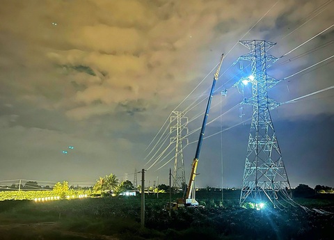 Công ty Truyền tải điện 3 di dời xong điểm giao cuối đường dây truyền tải với cao tốc Bắc - Nam ở Bình Thuận - Ảnh 4. Công ty Truyền tải điện 3 di dời xong điểm giao cuối đường dây truyền tải với cao tốc Bắc - Nam ở Bình Thuận - Ảnh 4.