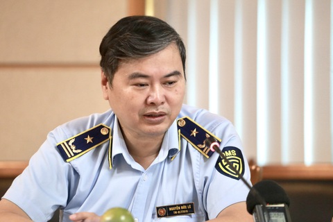 Nhiều sản phẩm rượu, mỹ phẩm,... mạo danh sâm Ngọc Linh, sâm Lai Châu - Ảnh 1. Ông Nguyễn Đức Lê - phó cục trưởng Cục Nghiệp vụ, Tổng cục Quản lý thị trường - cho biết quy trình trồng sâm ở Trung Quốc rất ngắn, thường sử dụng chất kích thích, hóa chất nên chỉ 2-3 năm đã cho thu hoạch - Ảnh: C.TUỆ