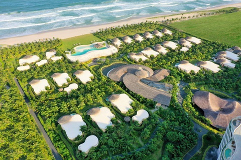 Ana Mandara Cam Ranh thắng lớn tại World Travel Awards 2023 - Ảnh 5. Sở hữu vị trí tuyệt đẹp bên bờ biển xanh trong như ngọc, cảnh quan cây xanh tươi tốt, đa dạng kết hợp hài hòa với kiến trúc địa phương độc đáo