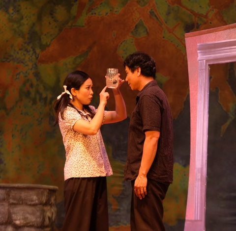 Tin tức xem - nghe cuối tuần: Hồng Vân, Kim Tử Long đấu giá trong "Sàn chiến giọng hát" - Ảnh 6. Vở Trả lại lia thia - Ảnh: LINH ĐOAN