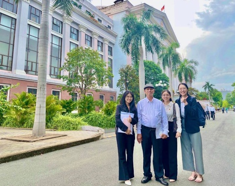 Nhà thơ Trương Minh Nhật, tác giả bài thơ Gánh mẹ, tại tòa án phúc thẩm - Ảnh: Facebook nhân vật Nhà thơ Trương Minh Nhật, tác giả bài thơ Gánh mẹ, tại tòa án phúc thẩm - Ảnh: Facebook nhân vật