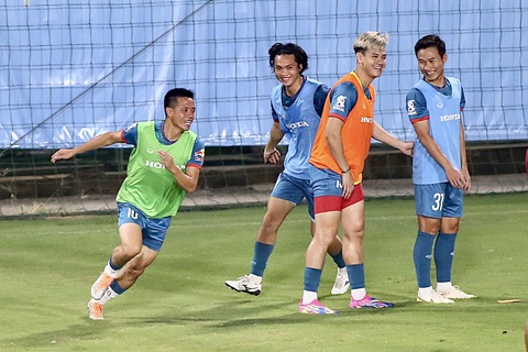 Văn Toàn: 'Lên tuyển Việt Nam có động lực thi đấu hơn' - Ảnh 3. Các trò chơi vận động thực tế cũng rèn cho các cầu thủ khả năng chạy chỗ không bóng - Ảnh: HOÀNG TÙNG