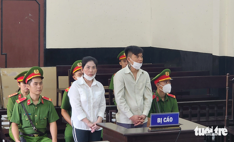 Tử hình đôi nam nữ tàng trữ ma túy lớn nhất tỉnh Tiền Giang - Ảnh 1. Bị cáo Vy và Hiếu tại phiên tòa xét xử sơ thẩm - Ảnh: HOÀI THƯƠNG