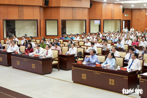 Bí thư Nguyễn Văn Nên: Sắp xếp khu phố ấp, với tinh thần tốt hơn chứ không rối hơn - Ảnh 1. Bí thư Thành ủy Nguyễn Văn Nên, Chủ tịch UBND TP Phan Văn Mãi cùng 235 bí thư chi bộ khu phố, ấp tiêu biểu cấp TP tham dự hội nghị - Ảnh: HỮU HẠNH