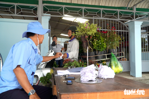 Khách đi phà bị thu dư hàng tỉ đồng mỗi năm - Ảnh 1. Khách đi phà ở An Giang và Đồng Tháp bị thu dư hàng tỉ đồng mỗi năm - Ảnh: CHÍ HẠNH