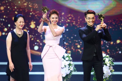 Nguyễn Thanh Tú và Ninh Dương Lan Ngọc nhận Cánh Diều Vàng Nam và Nữ diễn viên chính (phim điện ảnh) xuất sắc năm 2015 Nguyễn Thanh Tú và Ninh Dương Lan Ngọc nhận Cánh diều vàng Nam và Nữ diễn viên chính (phim điện ảnh) xuất sắc năm 2015