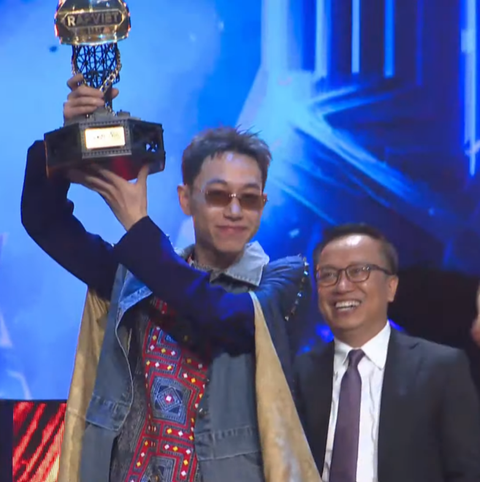 Rapper 'À Lôi' Double2T lên ngôi quán quân Rap Việt 2023 - Ảnh 1. Double2T đăng quang quán quân Rap Việt mùa 3
