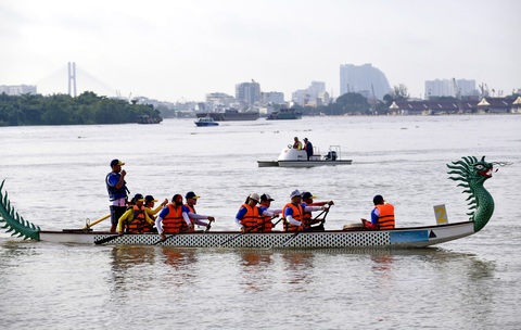 Đua thuyền trong Lễ hội sông nước TP.HCM năm 2023 = Ảnh: QUANG ĐỊNH Đua thuyền trong Lễ hội sông nước TP.HCM năm 2023 - Ảnh: QUANG ĐỊNH