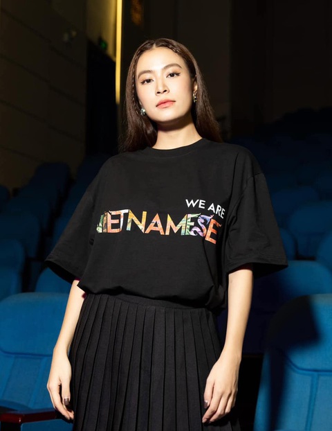 Phóng viên hỏi về vai trò của Hồ Hoài Anh trong concert, Hoàng Thùy Linh lại nói "Mình chậm lại vài nhịp đi em, mình để người ta sống với" - Ảnh: NVCC Phóng viên hỏi về vai trò của Hồ Hoài Anh trong concert, Hoàng Thùy Linh lại nói: "Mình chậm lại vài nhịp đi em, mình để người ta sống với" - Ảnh: NVCC