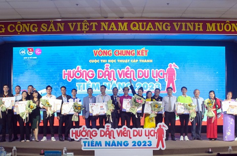 Giải thưởng 400 triệu cho sinh viên mê làm hướng dẫn viên du lịch - Ảnh 1. Giải thưởng 400 triệu cho sinh viên mê làm hướng dẫn viên du lịch - Ảnh 1.