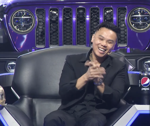 Chung kết Rap Việt: Trấn Thành 2 lần 'quay xe' trước Thái VG làm khán giả hụt hẫng - Ảnh 2. Thái VG cười ngất vì hai lần quay xe của Trấn Thành