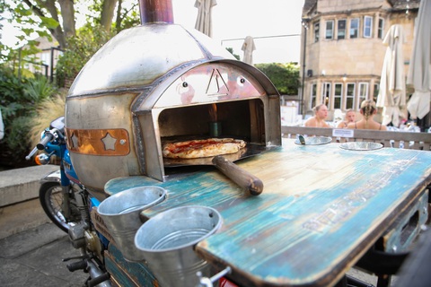 Xe máy trang bị lò nướng pizza: Thú vị, nhưng cũng có vấn đề - Ảnh 5. Xe máy trang bị lò nướng pizza: Thú vị, nhưng cũng có vấn đề - Ảnh 5.