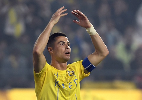 Ronaldo tặng quà sinh nhật đặc biệt khiến mẹ bật khóc- Ảnh 1. Ronaldo khiến mẹ anh cảm động khi không quên sinh nhật bà - Ảnh: REUTERS