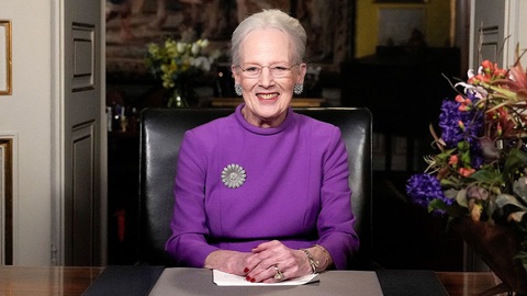 Nữ hoàng Margrethe II có bài phát biểu chúc mừng năm mới và tuyên bố thoái vị, nhường ngôi cho Thái tử Frederik, ngày 31-12-2023 - Ảnh: REUTERS Nữ hoàng Margrethe II có bài phát biểu chúc mừng năm mới và tuyên bố thoái vị, nhường ngôi cho Thái tử Frederik, ngày 31-12-2023 - Ảnh: REUTERS