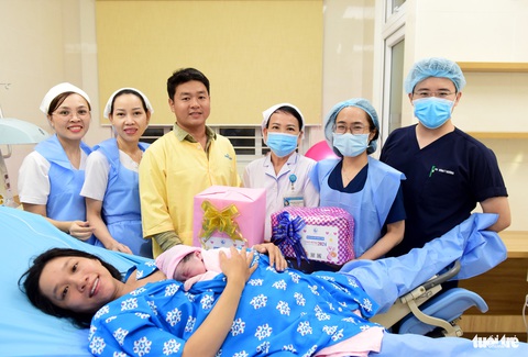 Chào đón công dân đầu tiên của năm mới 2024- Ảnh 9. Bệnh viện Từ Dũ có chuẩn bị những phần quà đặc biệt cho những gia đình đón thành viên nhí dịp đầu năm mới
