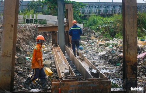 Trên công trường cải tạo kênh dài nhất TP.HCM ngày đầu năm 2024- Ảnh 9. Dự án cải tạo kênh Tham Lương - Bến Cát - rạch Nước Lên được người dân kỳ vọng suốt 20 năm qua - Ảnh: CHÂU TUẤN